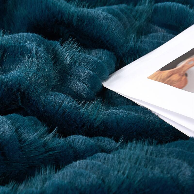 Shaggy Wavy FauxFur Throw Cozy Soft Thick Blanket for Bedroom