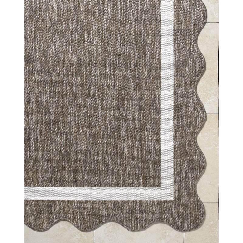 Livabliss Miami Beach Traditional Indoor / Outdoor Area Rug
