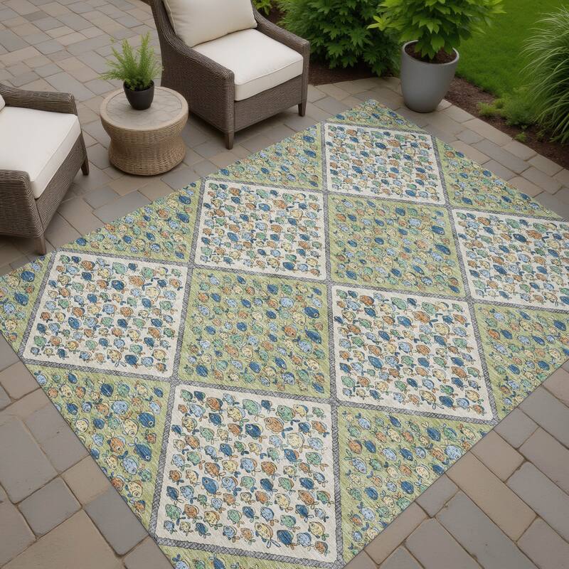 Machine Washable Indoor/ Outdoor Diamond Fish Chantille Rug
