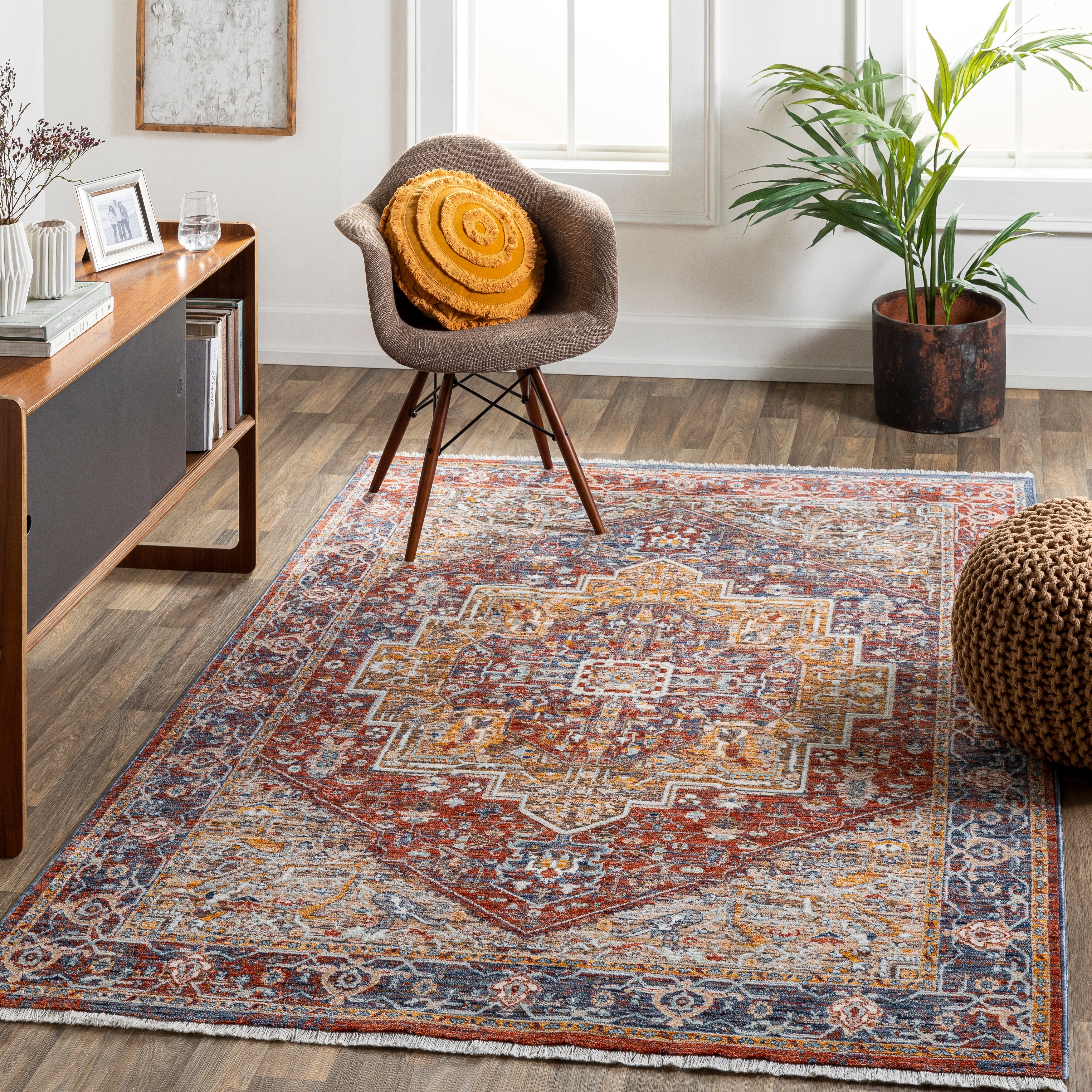 Livabliss Mesut Traditional Medallion Area Rug - On Sale