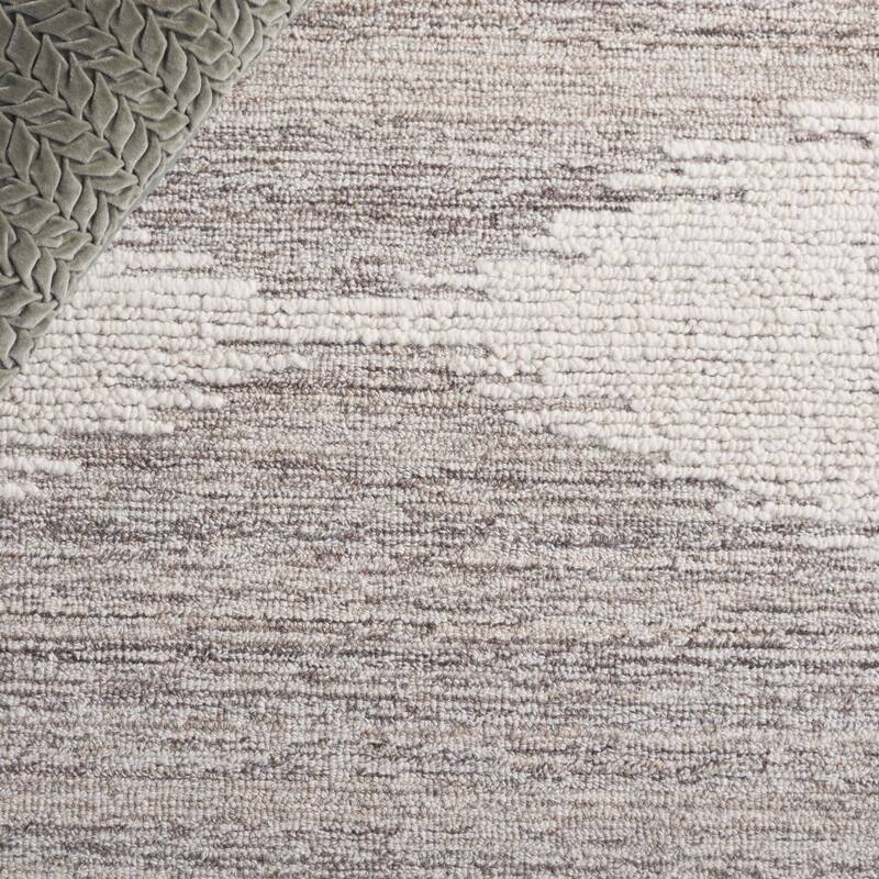 SAFAVIEH Handmade Abstract Ronnaug Wool Rug