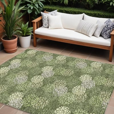HomeRoots Polka Dot Transitional Rectangle Outdoor Rug