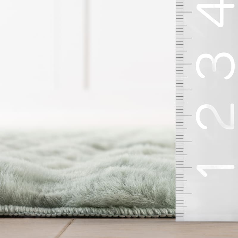 Nuloom Jeni Solid Plush Machine Washable Area Rug