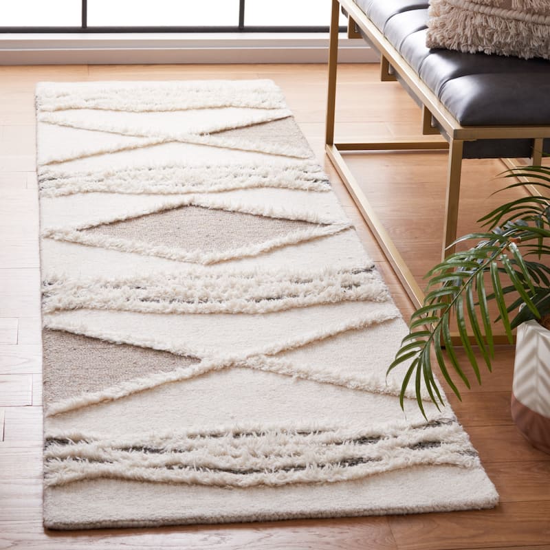 SAFAVIEH Handmade Casablanca Guenaelle Wool Rug - 2'3" x 8' Runner - Ivory/Brown