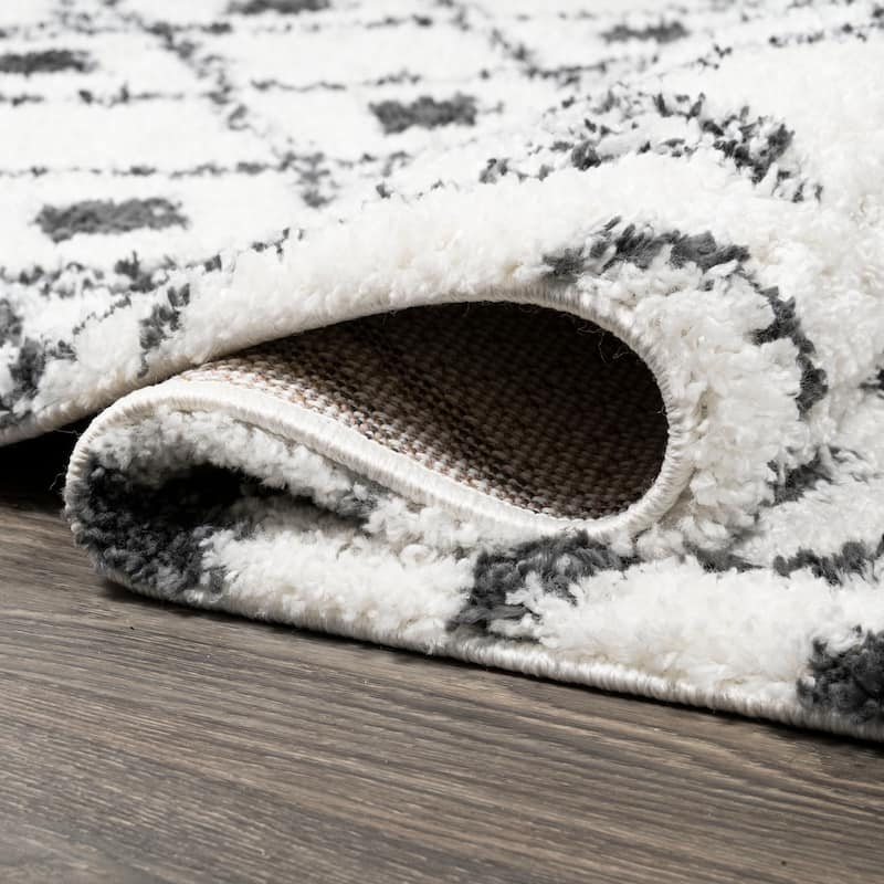 JONATHAN Y Sura Moroccan Diamond Shag Area Rug