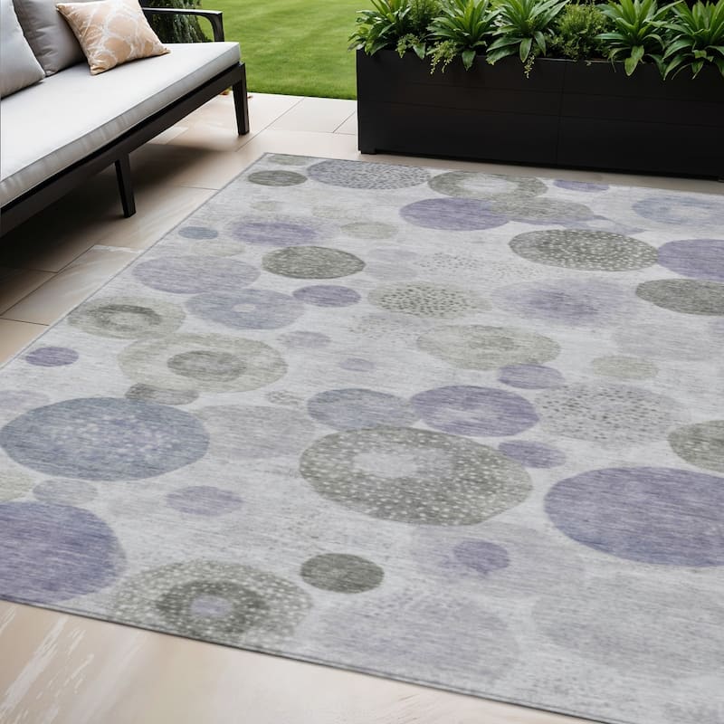 HomeRoots Geometric Transitional Rectangle Outdoor Rug - 5' X 8'