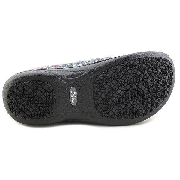 spring step freesa work clog