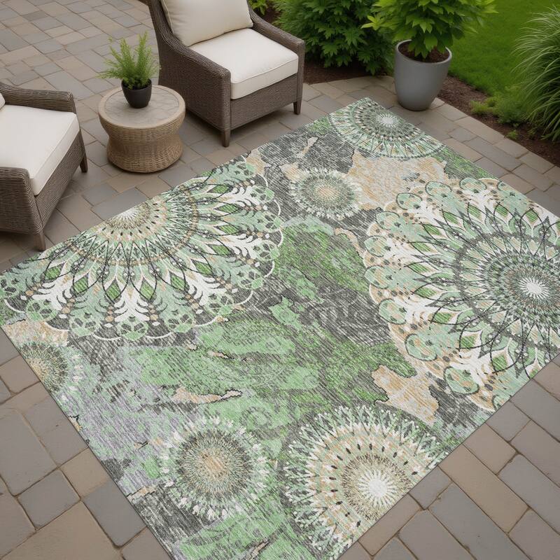 Machine Washable Indoor/ Outdoor Traditional Pinwheel Chantille Rug - Green - 8' x 10'
