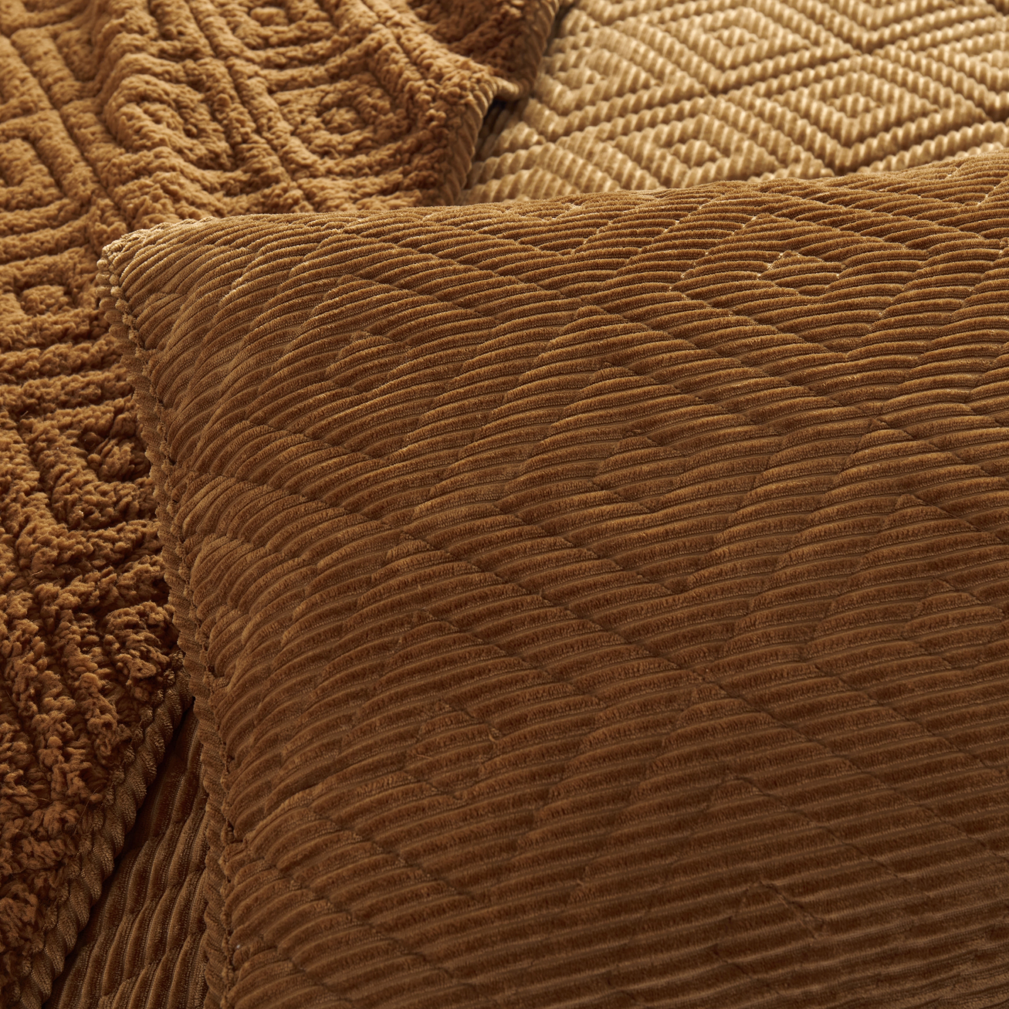 Bearpaw Camilia Diamond Corduroy Sherpa Quilt Set - Overstock ...