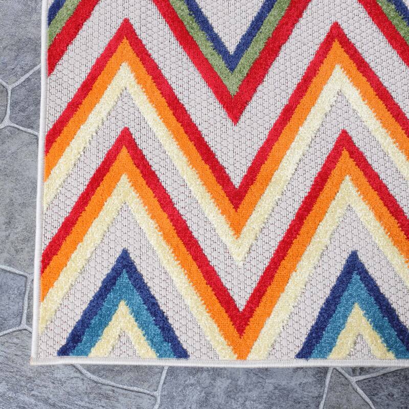 Superior Modern Zig-Zag Geometric Indoor Outdoor Runner or Area Rug