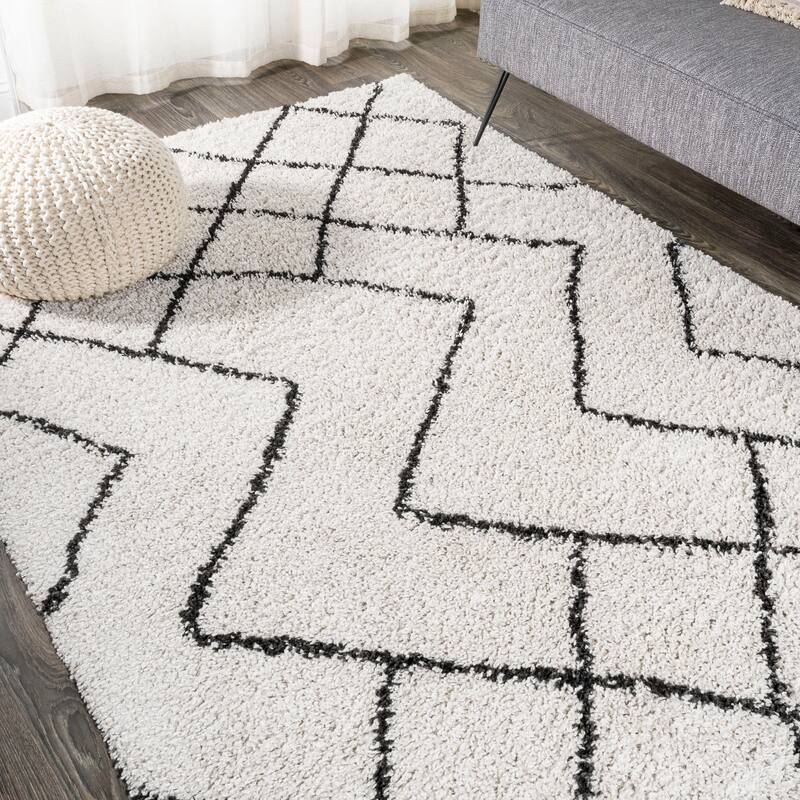 JONATHAN Y Nova Moroccan Diamond Shag Area Rug