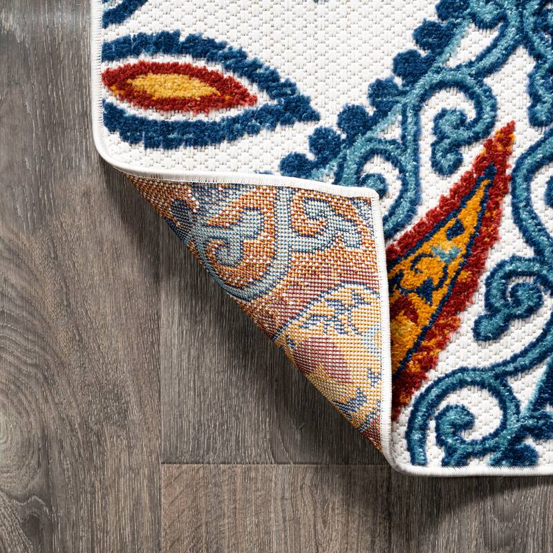 JONATHAN Y Gordes Paisley High-Low Indoor/Outdoor Area Rug