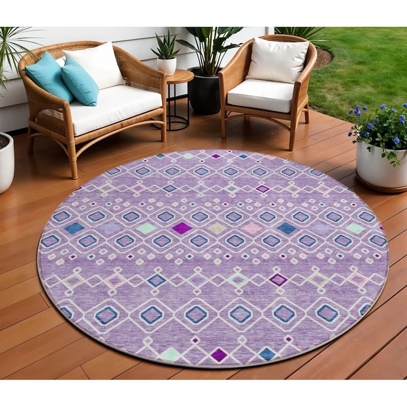 HomeRoots Geometric Modern Rectangle Outdoor Rug - 8' Round