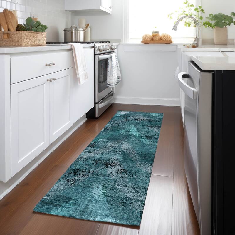 Machine Washable Indoor/ Outdoor Chantille Distressed Chevron Rug