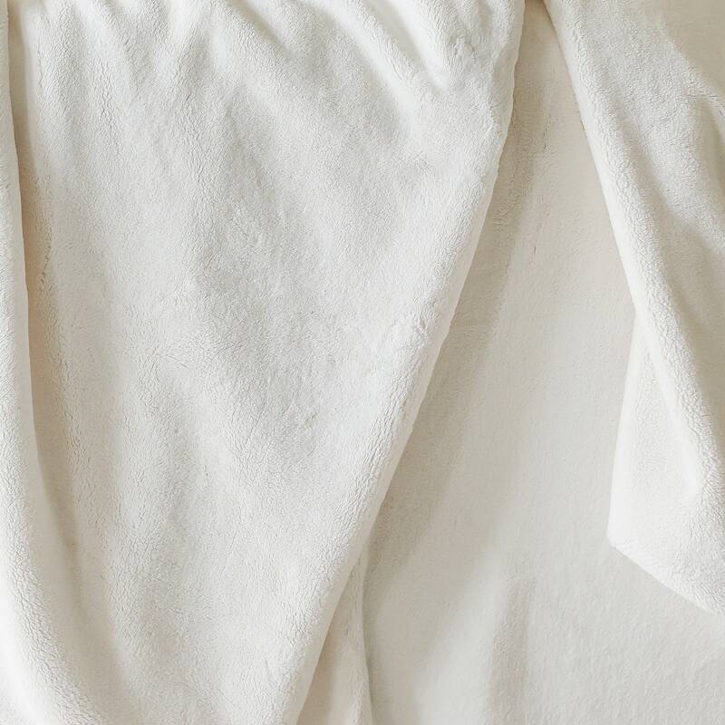 Jennifer Adams Cloud Ultra-Plush Throw