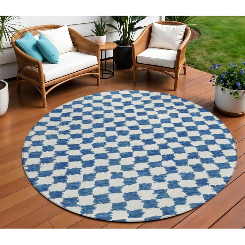 HomeRoots Geometric Transitional Rectangle Outdoor Rug - 8' Round