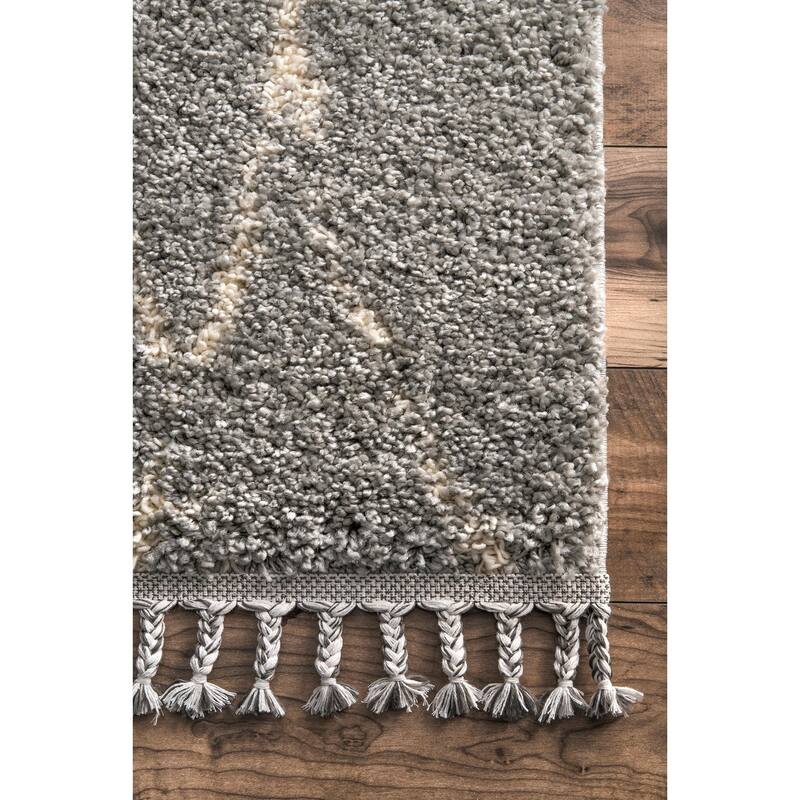 Nuloom Nieves Moroccan Diamond Tassel Area Rug