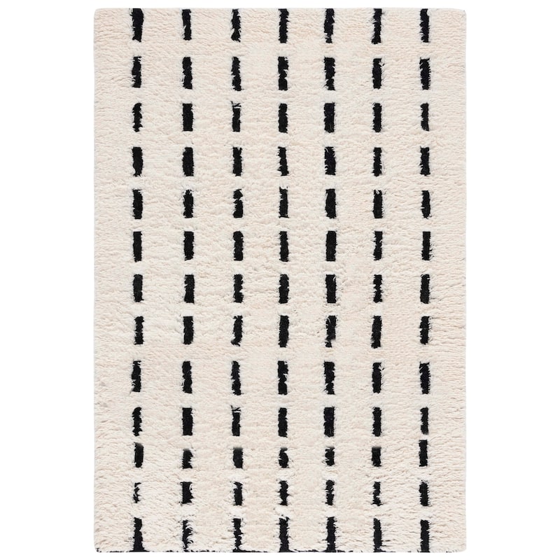SAFAVIEH Handmade Casablanca Shag Arnela Wool Rug - 6' Square - Black/Ivory