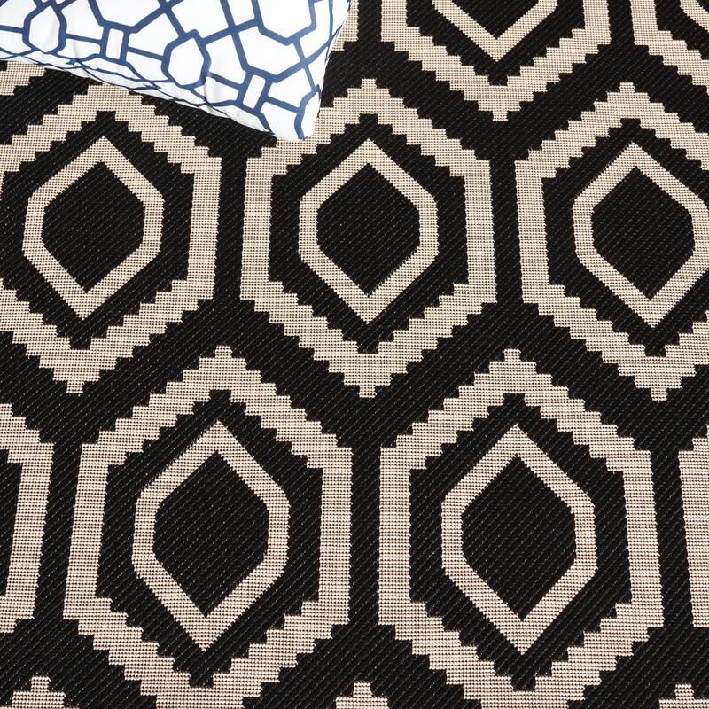 SAFAVIEH Courtyard Carolee Indoor/ Outdoor Patio Backyard Rug