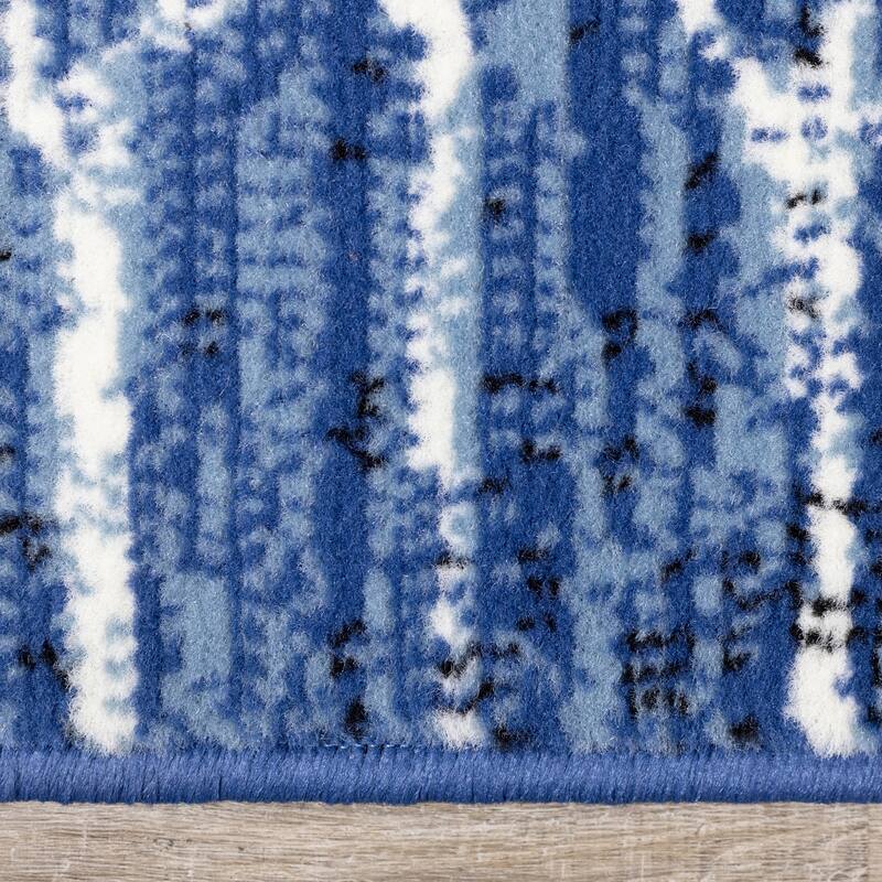 Florence Collection - Blue/Cream Distressed Geometric Rug - 4'7" x 6'7"