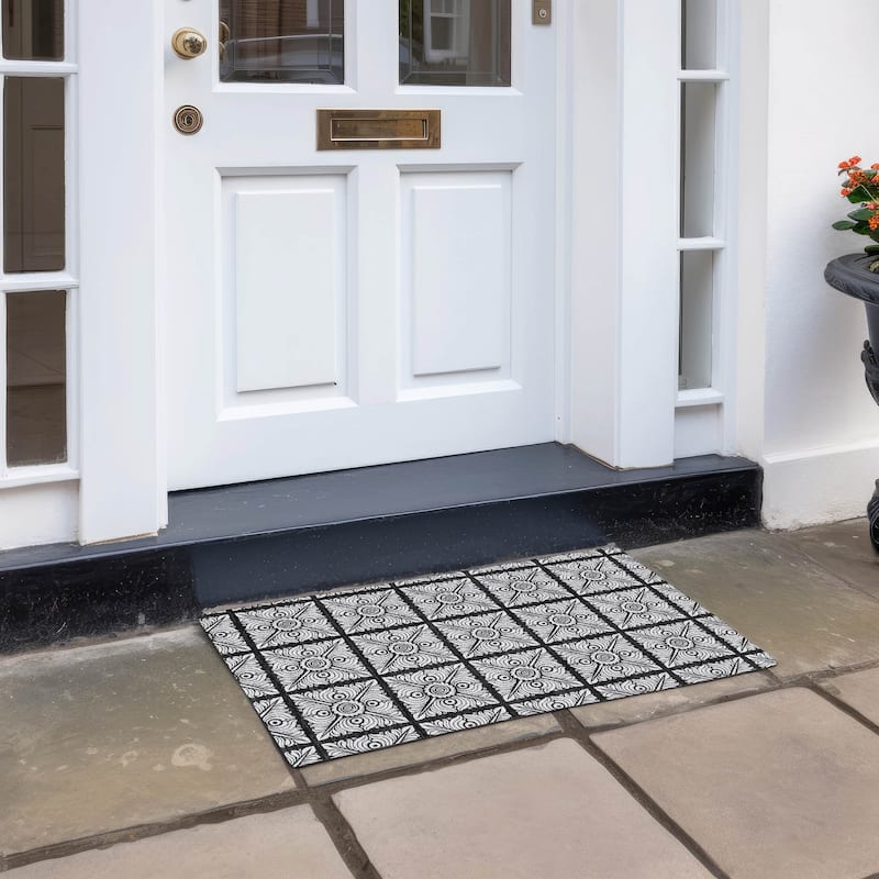 Machine Washable Indoor/ Outdoor Chantille Mosaic Rug - Black - 1'8" x 2'6"