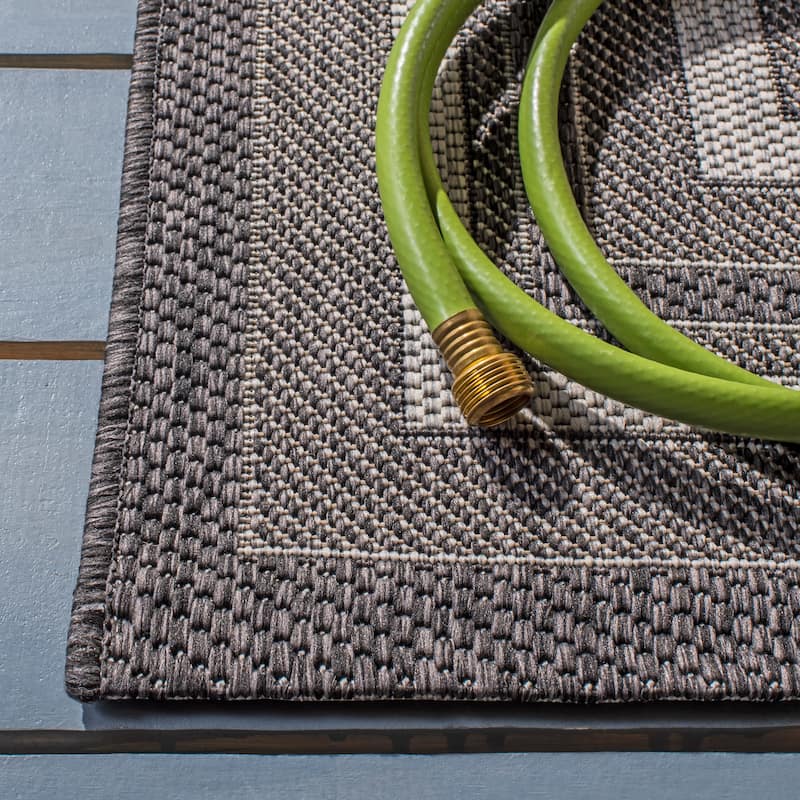 SAFAVIEH Courtyard Vickie Indoor/ Outdoor Waterproof Patio Backyard Rug