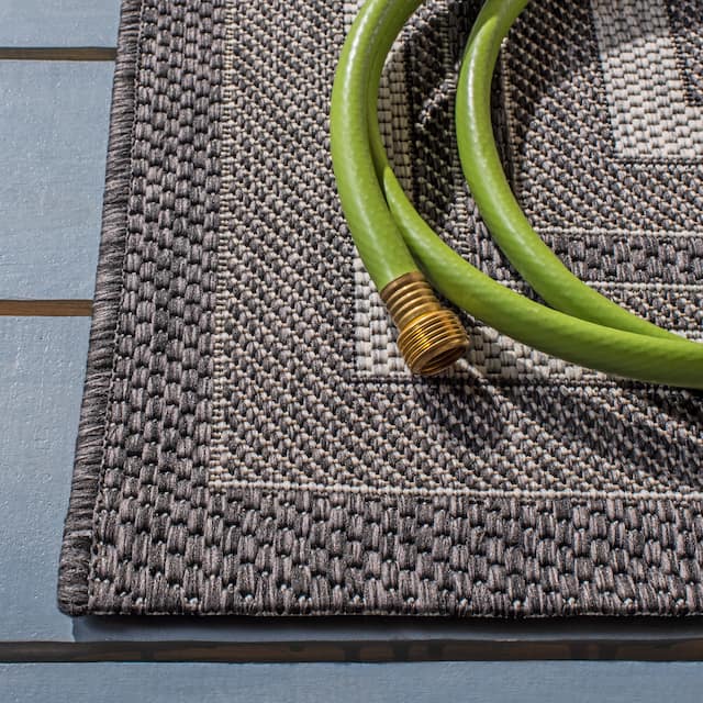 SAFAVIEH Courtyard Vickie Indoor/ Outdoor Waterproof Patio Backyard Rug