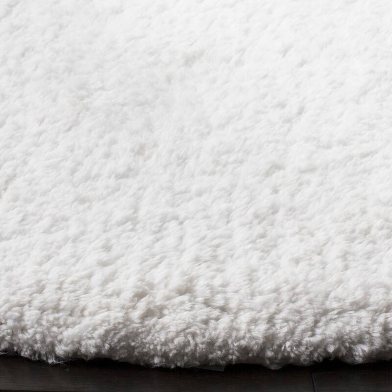 SAFAVIEH Handmade Sheep Shag Dochia Solid Polyester Rug