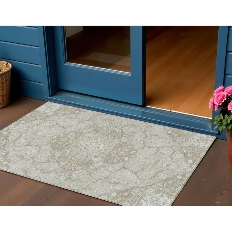 HomeRoots Medallion Traditional Rectangle Outdoor Rug - 3' x 5'