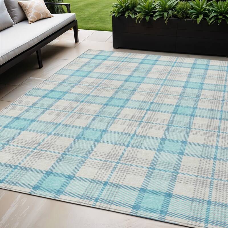 HomeRoots Plaid Transitional Rectangle Outdoor Rug - 5' X 8'