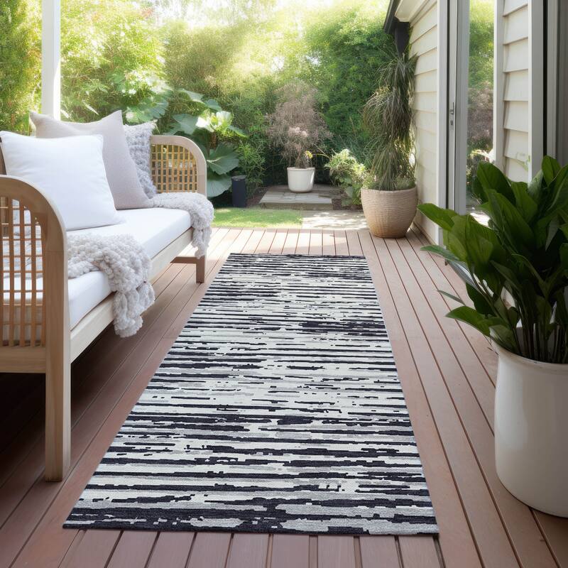 Machine Washable Indoor/ Outdoor Chantille Abstract Ombre Rug - Black - 2'3" x 7'6"