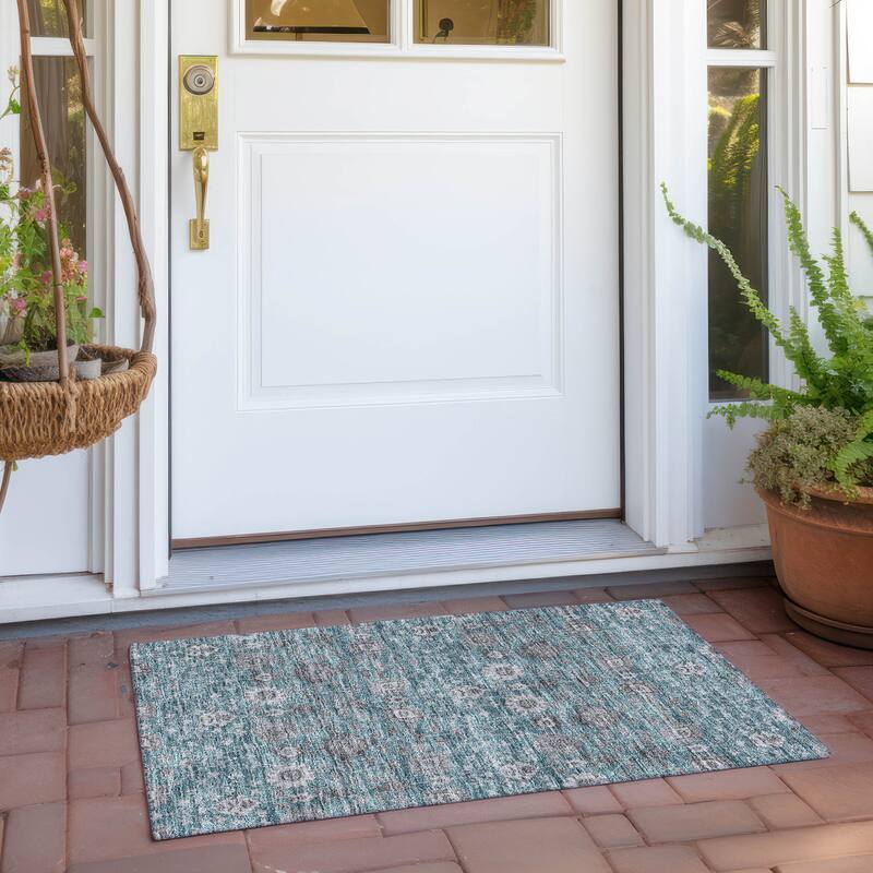 Machine Washable Indoor/ Outdoor Traditional Casual Chantille Rug