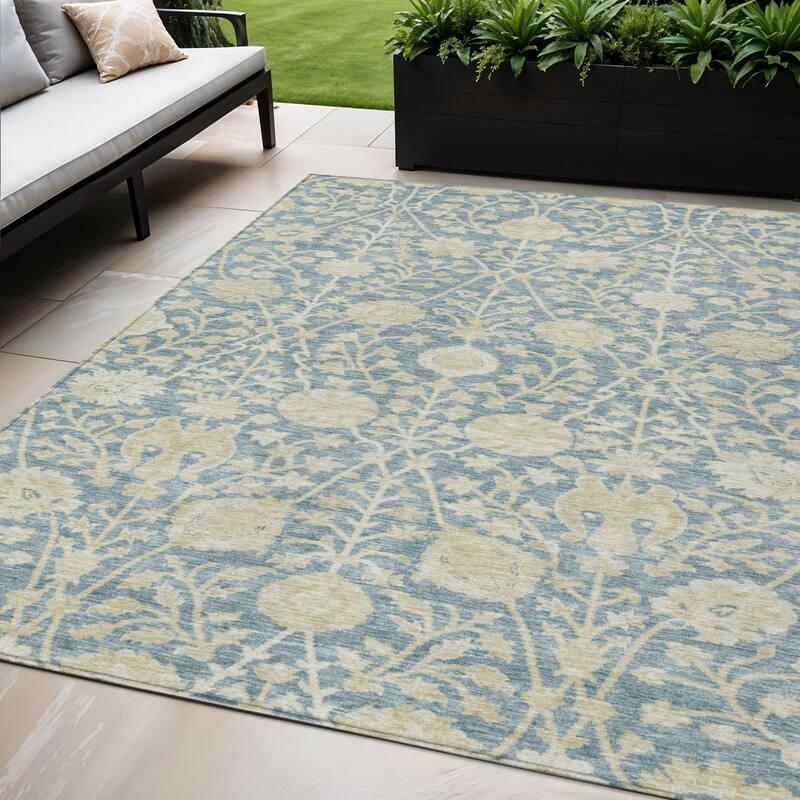 HomeRoots Floral Transitional Rectangle Outdoor Rug - 5' X 8'