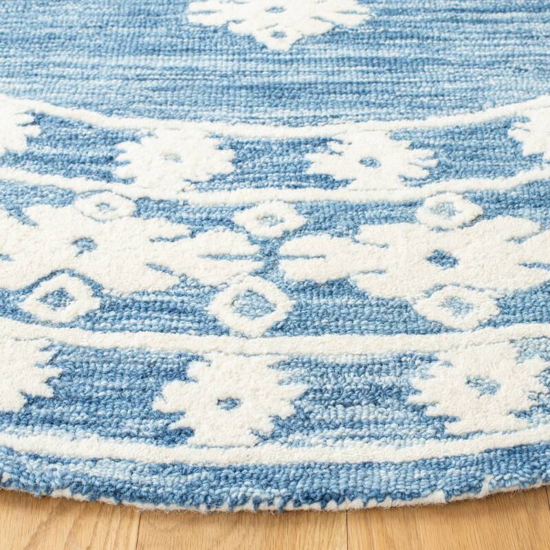 SAFAVIEH Handmade Aspen Nusreta Rustic Boho Wool Rug