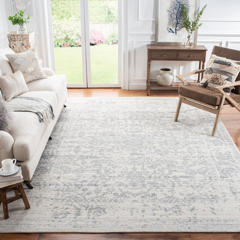 SAFAVIEH Madison Snowflake Medallion Rustic Farmhouse Distressed Rug - 8' x 10' - Silver/Ivory - Rectangle
