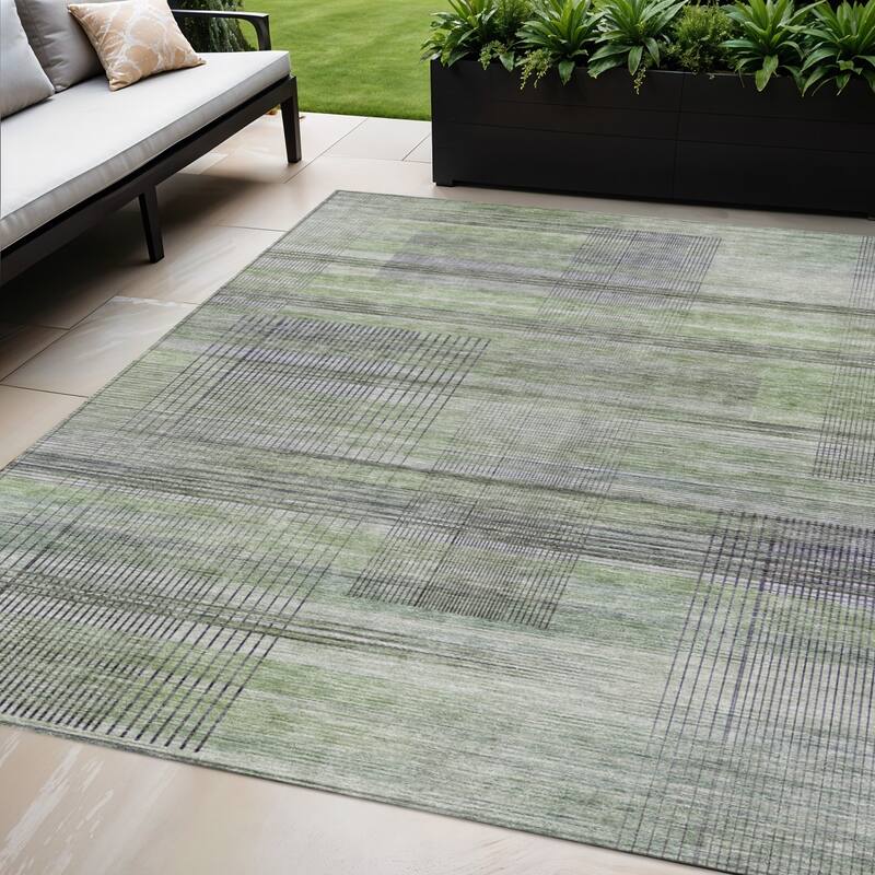 HomeRoots Striped Transitional Rectangle Outdoor Rug - 5' X 8'