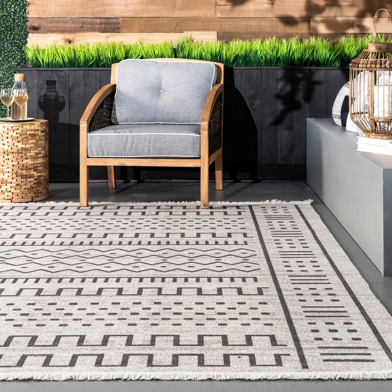 Nuloom Outdoor Tribal Cora Area Rug