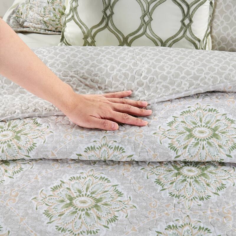 Serenta Bloom Medallion 5 Piece Reversible Quilt Bedspread Set