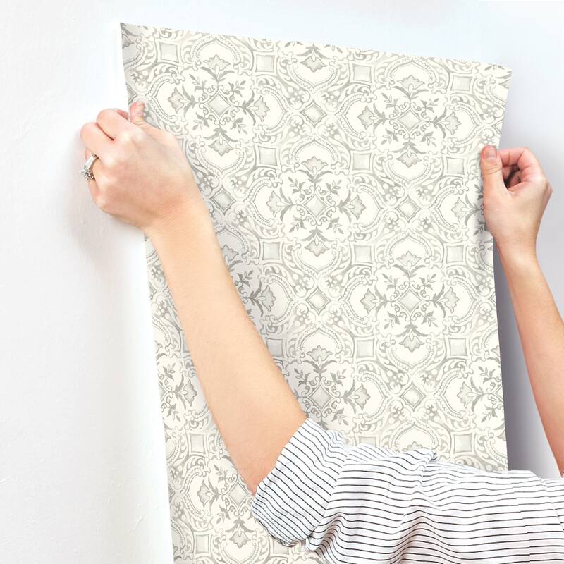 Chesapeake Marjoram Light Grey Floral Tile Wallpaper