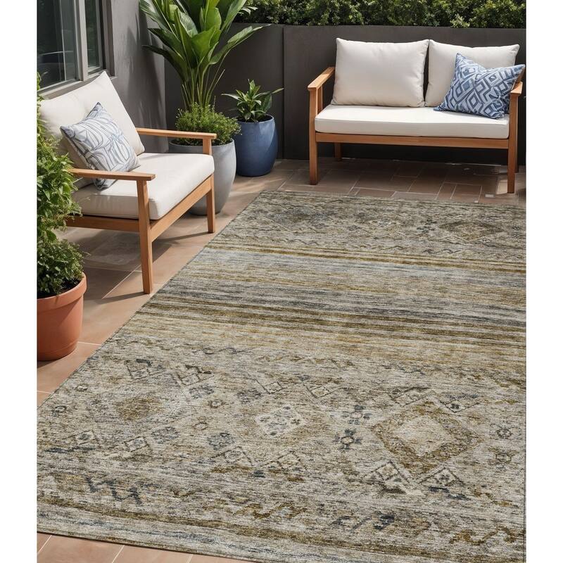 HomeRoots Floral Transitional Rectangle Outdoor Rug - 5' X 8'