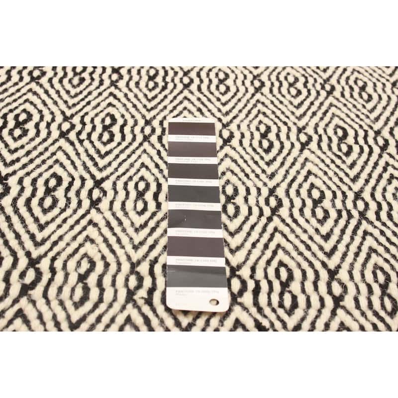 Sienna Black Rug 5'11" x 7'9" - 5'11 x 7'9