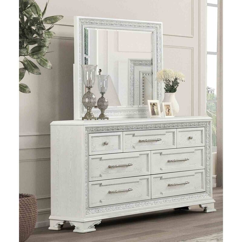 Traditional Off White Upholstered 4 Piece Bedroom Set