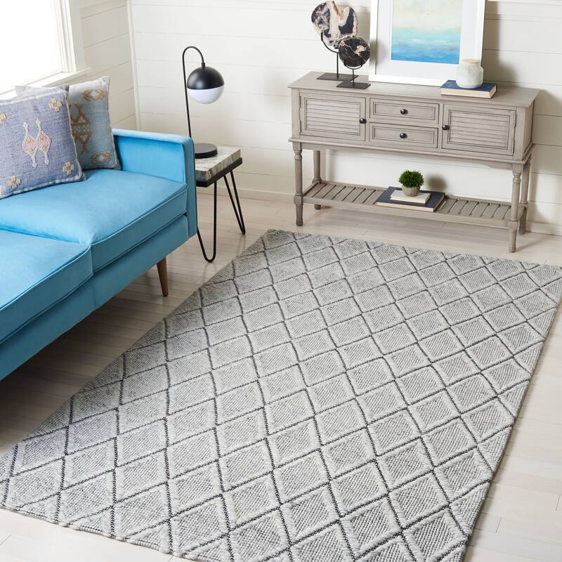 SAFAVIEH Handmade Marbella Gotelinde Wool Rug - 3' x 5' - Light Grey/Black