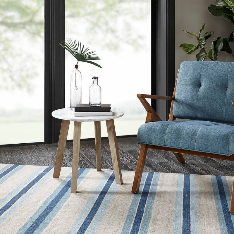 End Table With 4 Legs
