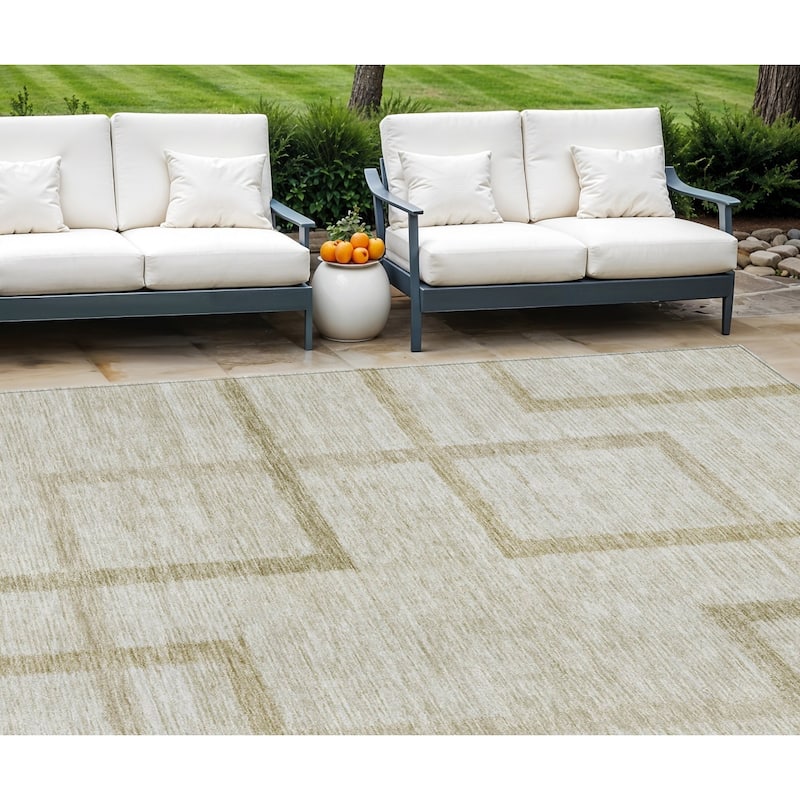 HomeRoots Geometric Transitional Rectangle Outdoor Rug - 10' X 14'