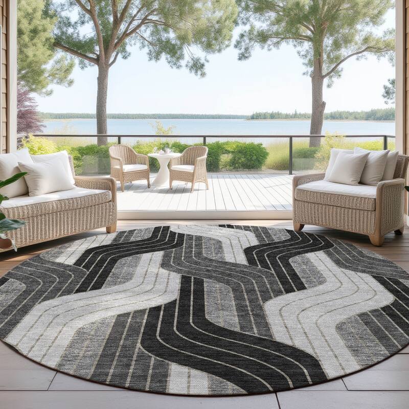 Machine Washable Indoor/ Outdoor Modern Pathway Chantille Rug - Black - 8' x 8'