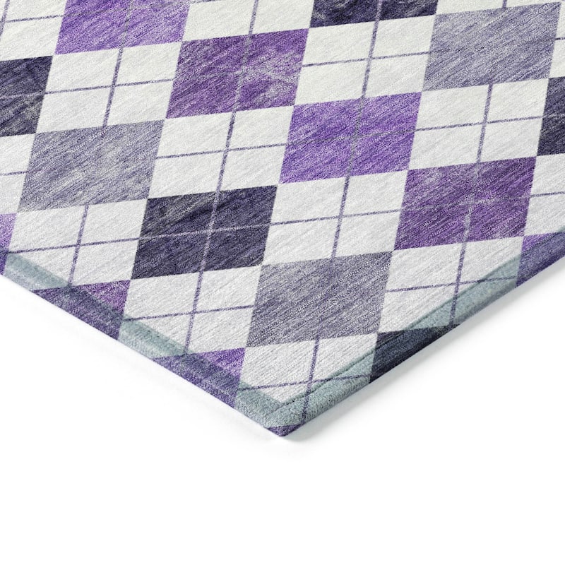 Machine Washable Indoor/ Outdoor Modern Argyle Chantille Rug