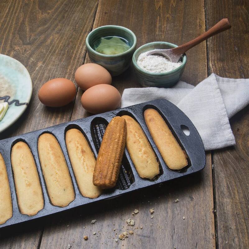 Bayou Classic 12 x 5 Inch Heavy Duty Cast Iron Cornbread Pan with 7 Molds, Black - 3.75