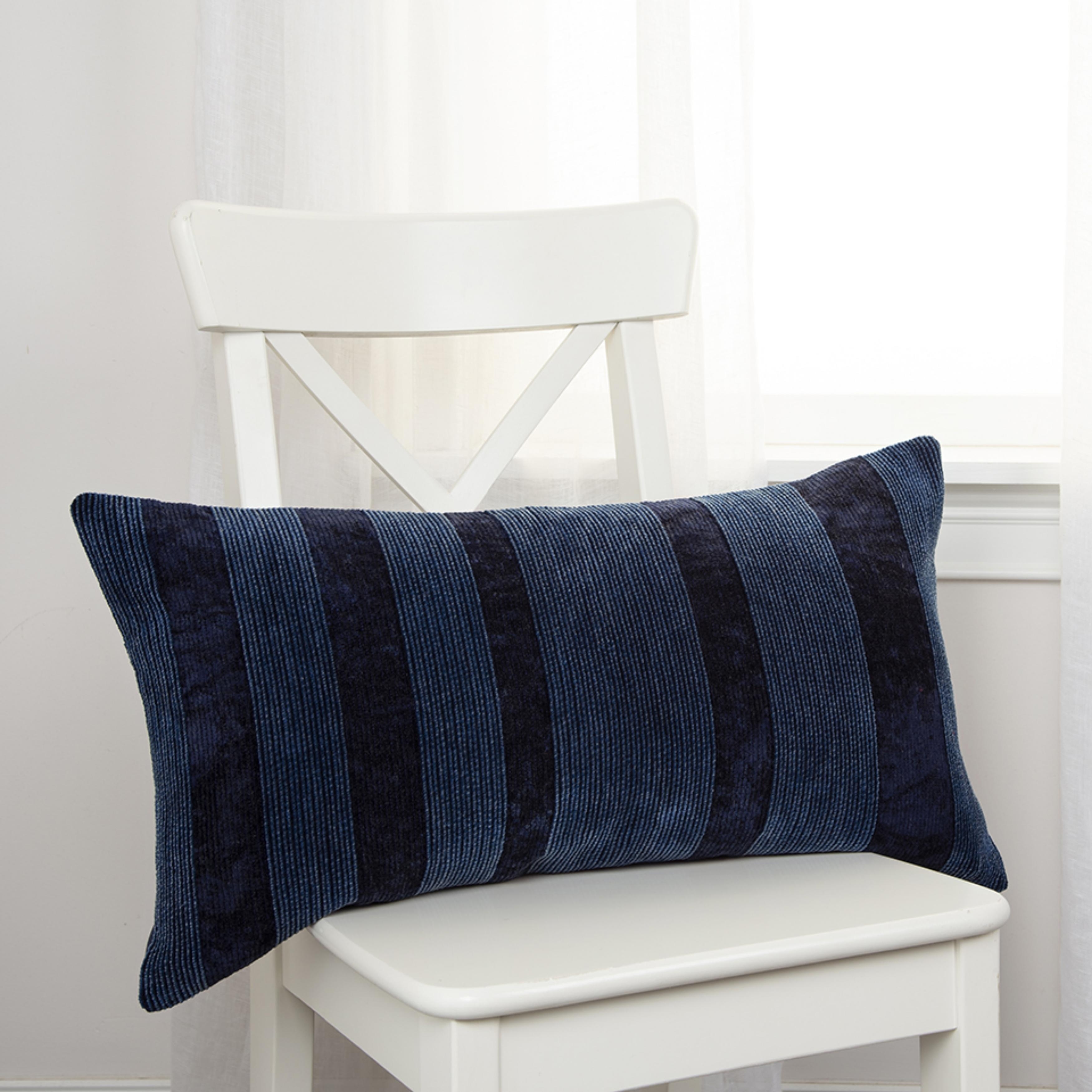Rizzy Home Navy Solid Textured Throw Pillow, 14x26