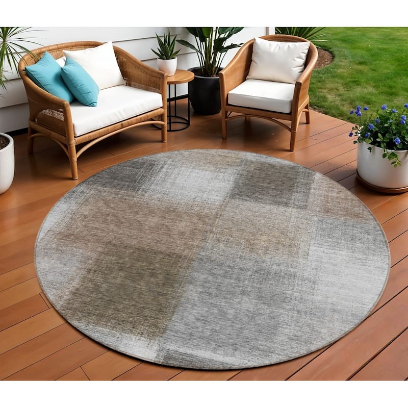 HomeRoots Abstract Transitional Rectangle Outdoor Rug - 8' Round